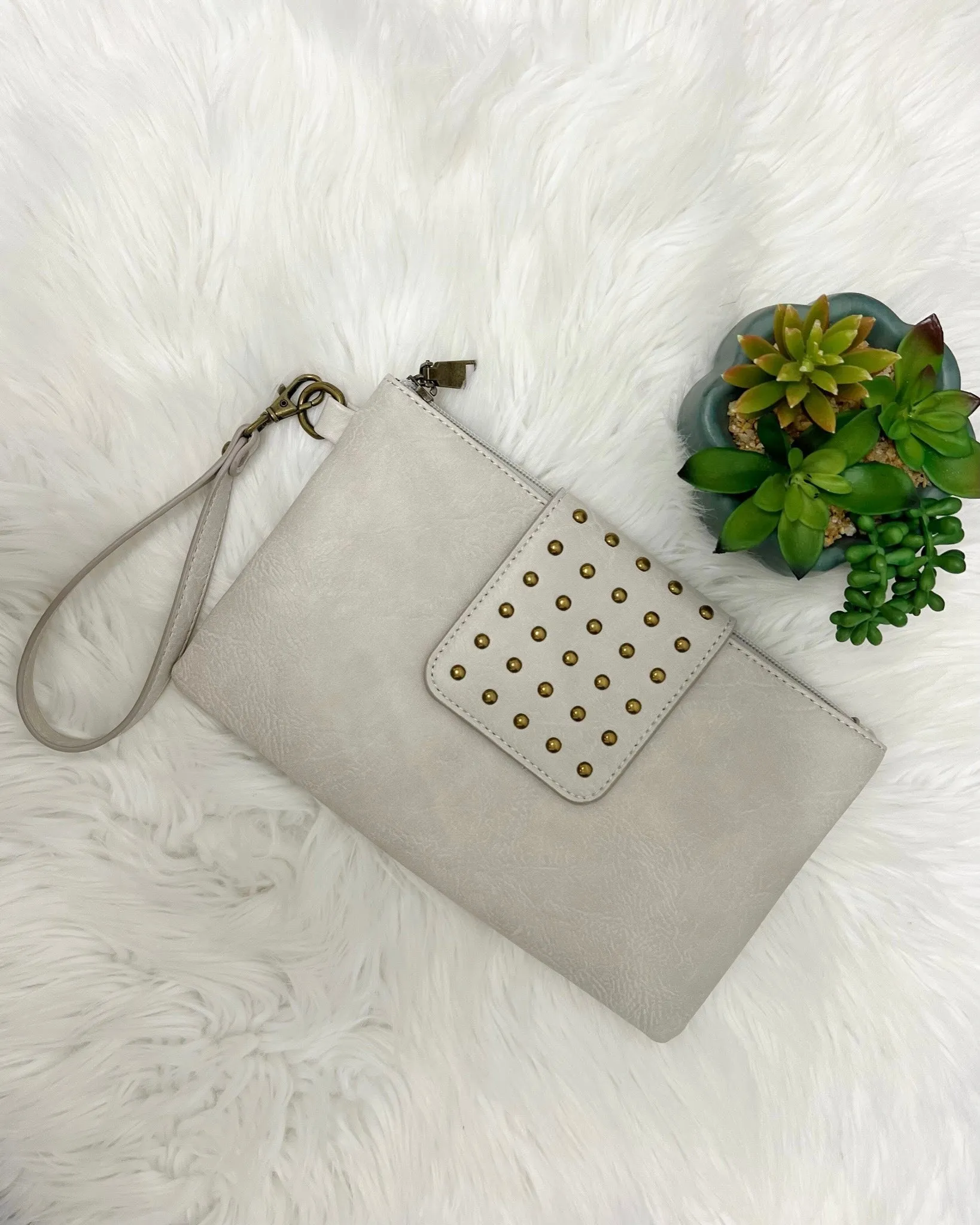 Riviera Maya Rivet Clutch in Cream