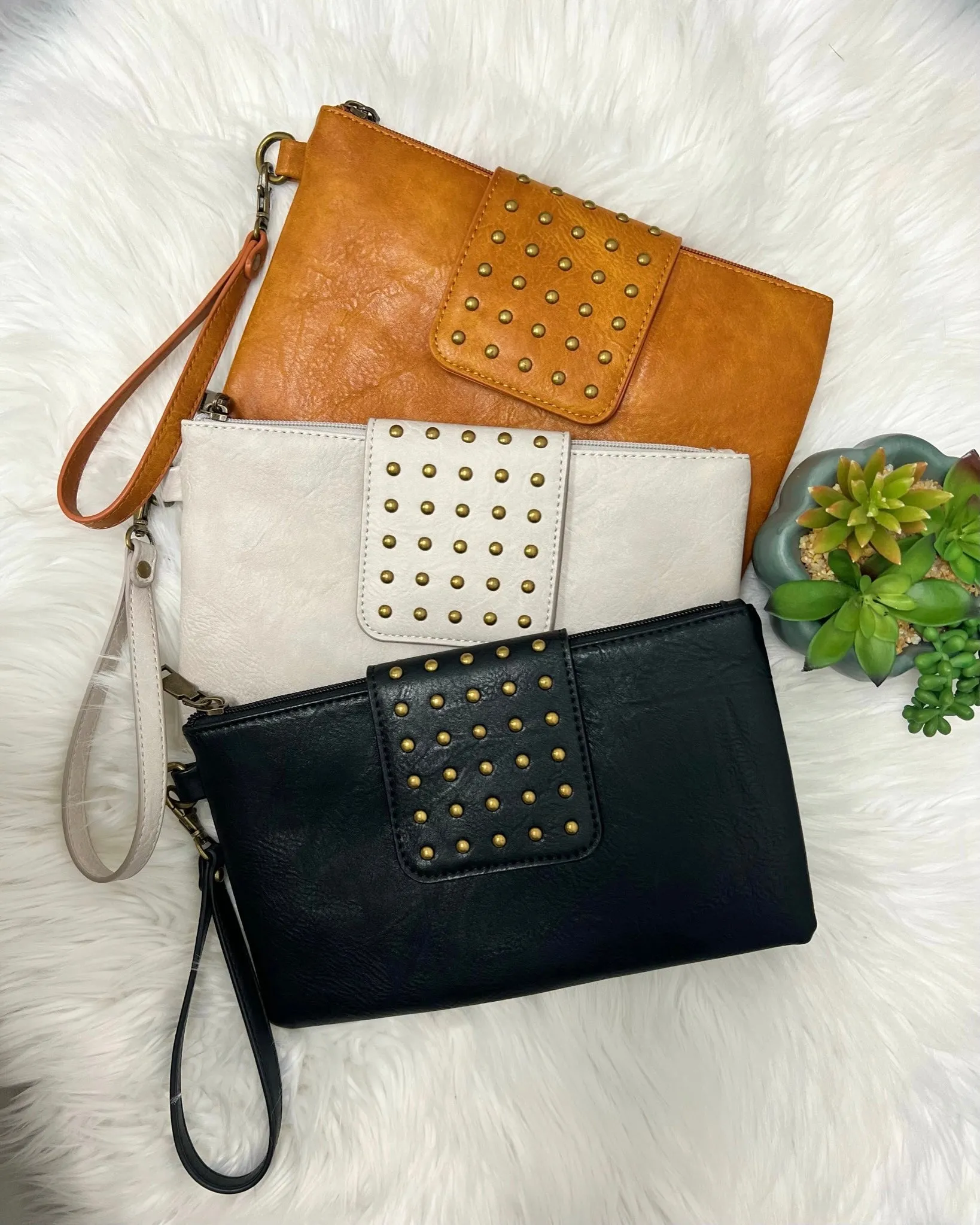 Riviera Maya Rivet Clutch in Cream